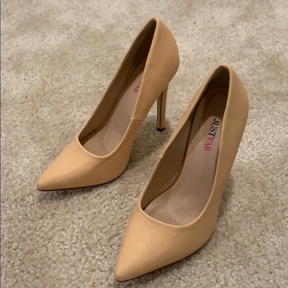 High heel pumps